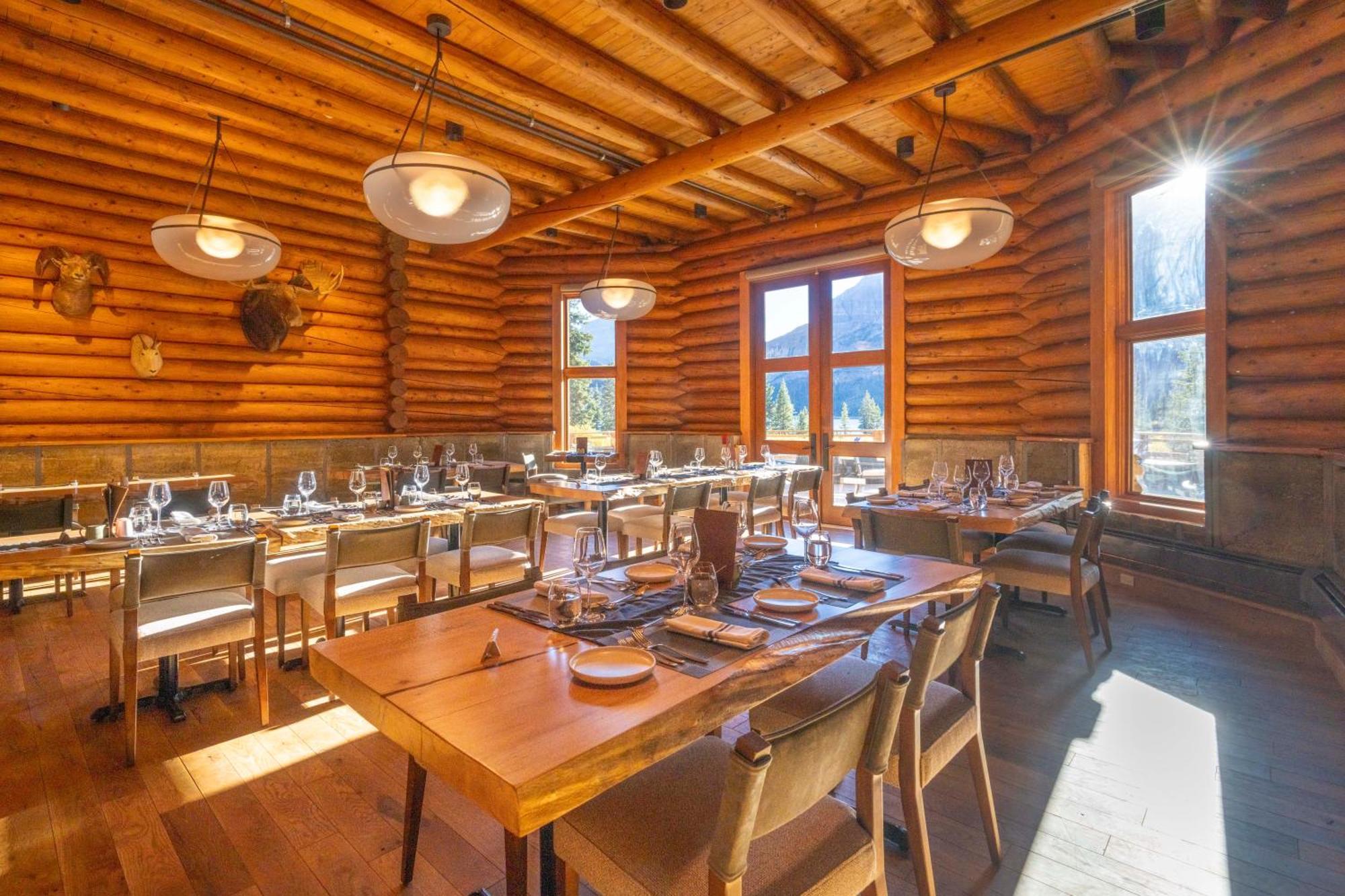 The Lodge At Bow Lake Lake Louise Exterior photo